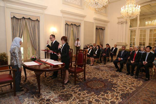 Taken at: Swearing-in and appointment of High Court Judges of the Supreme Court presided by President Halimah Yacob at the Istana Pictured: President Halimah Yacob, High Court Judges-designate of the Supreme Court Judicial Commissioner (JC) Aedit Abdullah, JC Hoo Sheau Peng and JC Thean Pik Yuen Valerie, High Court Judge-designate of the Supreme Court and Presiding Judge-designate of the Family Justice Courts JC Debbie Ong Siew Ling, Chief Justice Sundaresh Menon and Registrar of the Supreme Court Vincent Hoong Seng Lei