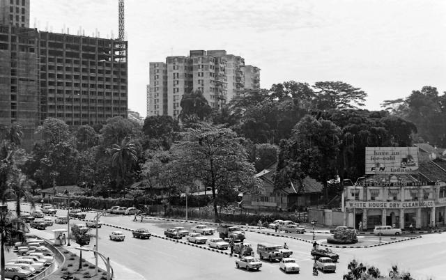 Orchard Road, Singapore. On the right are White House Dry Cleaning Co. and Maisy's Beauty Salon at 344 Orchard Road and 346 Orchard Road respectively.