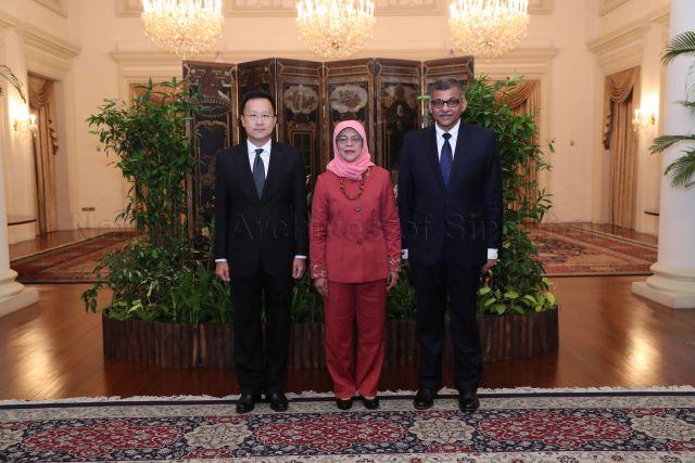 Taken at: Swearing-in and appointment ceremony of Justice Ang Cheng Hock as Judicial Commissioners of The Supreme Court at the Istana &nbsp;Pictured: President Halimah Yacob, Justice Ang Cheng Hock and Chief Justice Sundaresh Menon