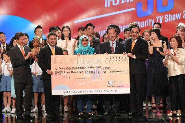 Taken at: Community Chest 35th Anniversary Charity TV Show 2018 at MES Theatre in Mediacorp Campus &nbsp;Pictured: Guest-of-Honour President Halimah Yacob, Minister for Social and Family Development Desmond Lee Ti-Seng, Community Chest Chairman Philip Tan, Community Chest Advisor Jennie Chua and Mediacorp artistes