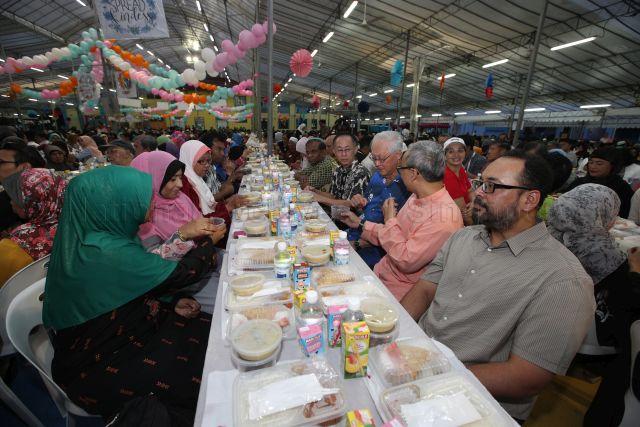 Taken at: Marine Parade Cluster (Marine Parade GRC, Macpherson and Mountbatten SMC) Harmony Iftar 2018 at Kampong Ubi Community Centre (CC) &nbsp;Pictured: Emeritus Senior Minister Goh Chok Tong