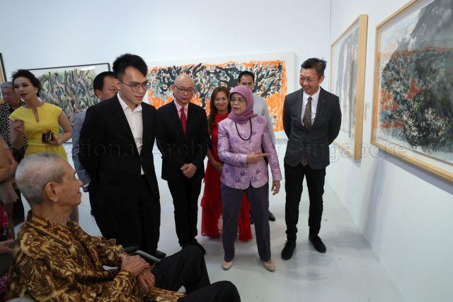 Taken at: Opening Ceremony of Redefining the Archaic: The Art of Lim Tze Peng cum Cheque Presentation for the President’s Challenge and Sian Chay Medical Institution at Artspace @ Helutrans, 39 Keppel Road &nbsp;Pictured: Guest-of-Honour and Patron of Sian Chay Medical Institution President Halimah Yacob, Curator Tan Yong Jun, Artist Lim Tze Peng, Organising Committee Chairman, Founder and Managing Director of the Fission Group Melvin Poh and Chairman of Sian Chay Medical Institution Toh Soon Huat