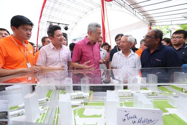 Taken at: Grand opening of  Kebun Baru Community Club (KBCC) Ang Mo Kio Ave 4  Pictured: Guest-of-Honour Prime Minister Lee Hsien Loong and  Member of Parliament for Nee Soon GRC Henry Kwek