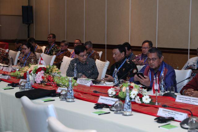 Taken at: Delegation meeting at The Laguna Resort during Prime Minister Lee Hsien Loong’s two days ASEAN Leaders' Retreat in Bali, Indonesia  Pictured: Minister for Finance Heng Swee Keat, Indonesian Coordinating Minister for Political, Legal and Security Affairs Wiranto and Indonesian Coordinating Minister for Human Development, Cultural Affairs Puan Maharani Nakshatra Kusyala Devi and Govenor of Bank of Indonesia Perry Warjiyo