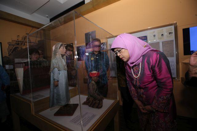 Taken at: Launch of Malay Heritage Centre’s Exhibition ‘Undangan ke Baitullah’ and Malay CultureFest 2018 at the Sultan Gate &nbsp;Pictured: Guest-of-Honour President Halimah Yacob and Malay Heritage Centre Chairman Dr Norshahril Saat