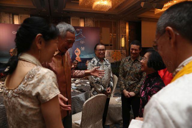 Taken at: Singapore General Hospital (SGH) Department of Urology 30th Anniversary Gala Dinner at Shangri-La Hotel &nbsp;Pictured: Guest-of-Honour Prime Minister Lee Hsien Loong, Chairman of SingHealth Peter Seah, Deputy Group CEO (Organisational Transformation and Informatics) of SingHealth and CEO of SGH Prof Kenneth Kwek and Senior Consultant of SGH Urology Centre Prof Christopher Cheng Wai Sam, Assoc Prof John SP Yuen, Dr Ng Lay Guat, Adj Assoc Prof Lee Lui Shiong, Dr Nor Azhari Mohd Zam, Consultants of SGH Urology Centre Dr Valerie Gan Huei Li and Dr Tay Kae Jack