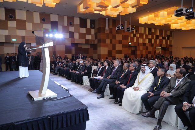 Taken at: The Majlis Ugama Islam Singapura (MUIS’) 50th Anniversary and International Conference at Grand Hyatt Singapore  Pictured: Prime Minister Lee Hsien Loong, Minister-in-charge of Muslim Affairs and Minister for the Environment and Water Resources Masagos Zulkifli Bin Masagos Mohamad, Deputy Chief Executive of MUIS and Dean of MUIS Academy Dr Albakri Bin Ahmad, MUIS President Mohammad Alami Musa, MUIS CEO Abdul Razak Hassan Maricar, Mufti Ustaz Dr Mohamed Fatris Bakaram and Senior Minister of State for Defence and Foreign Affairs Dr Mohamad Maliki Bin Osman