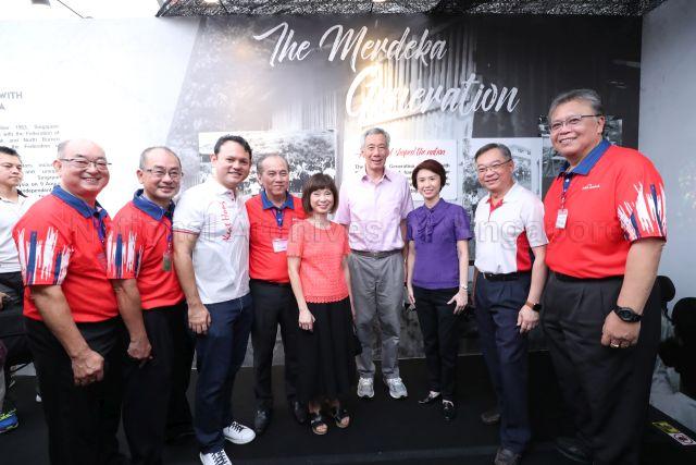 Taken at: Grand Opening of Hillview Community Club at Hillview Rise Pictured: Guest-of-Honour Prime Minister Lee Hsien Loong, Chairperson of Mayors' Committee, Mayor of South West District and Senior Parliamentary Secretary for Education and Manpower Low Yen Ling, Minister for Health Gan Kim Yong, Senior Minister of State for Environment and Water Resources and Health Dr Amy Khor and Minister of State for National Development and Manpower Zaqy Mohamad