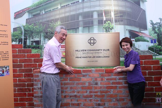 Taken at: Grand Opening of Hillview Community Club at Hillview Rise Pictured: Guest-of-Honour Prime Minister Lee Hsien Loong and Chairperson of Mayors' Committee, Mayor of South West District and Senior Parliamentary Secretary for Education and Manpower Low Yen Ling