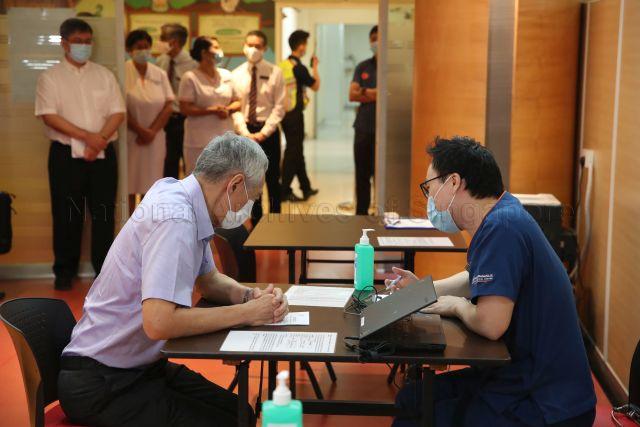 Taken at: Covid-19 vaccination at the Singapore General Hospital (SGH) Pictured: Prime Minister Lee Hsien Loong
