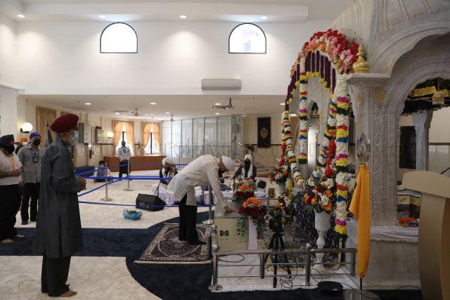 Taken at: Inauguration of the newly renovated Silat Road Sikh Temple Pictured: Guest-of-Honour Prime Minister Lee Hsien Loong and President of the Central Sikh Gurdwara Board Baljit Singh
