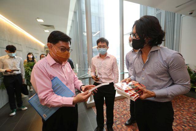 Taken at: Visit to Wilmar@National University of Singapore (WIL@NUS) Corporate Laboratory at NUS Pictured: Deputy Prime Minister, Coordinating Minister for Economic Policies and Chairman of the National Research Foundation Heng Swee Keat, Principal Private Secretary to Deputy Prime Minister Wong Kang Jet, Director of the NUS Synthetic Biology for Clinical and Technological Innovation programme Matthew Chang and Vice-Dean (Research) of NUS Chng Wee Joo