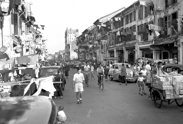 Upper Chin Chew  Street  (Beancurd  Street-è±†è…è¡—) before  South Bridge  Road. Looking toward Chin Chew Street  (Pearl street-çç è¡—).