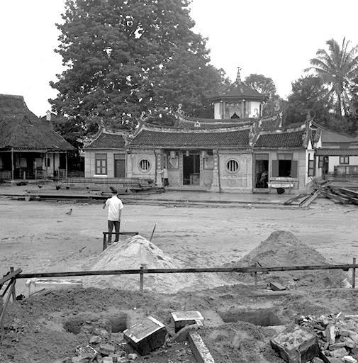 Tou Mu Kung temple at 779A Upper Serangoon Road. The Taoist temple built in the Min-nan architectural style was established in 1919 by businessman Ong Choo Kee and was gazetted as a national monument on 14 January 2005.