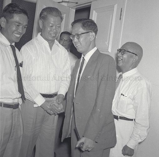 DR CHUANG CHU LIN (SECOND LEFT) SHAKING HANDS WITH CHIEF