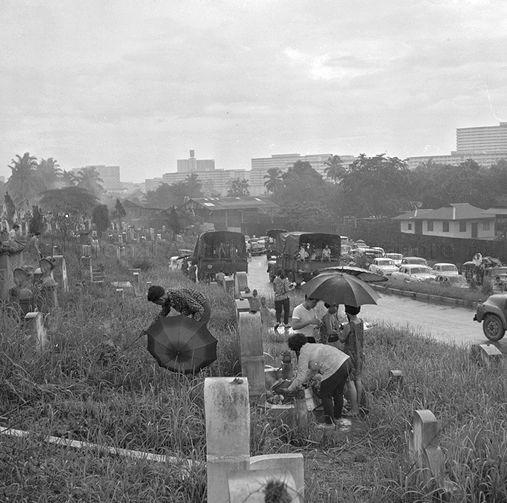 Traffic jam at Peck San Theng during Qing Ming Festival. In the background is the 19-storey Y-shaped Housing and Development Board flats (centre) of Toa Payoh New Town.