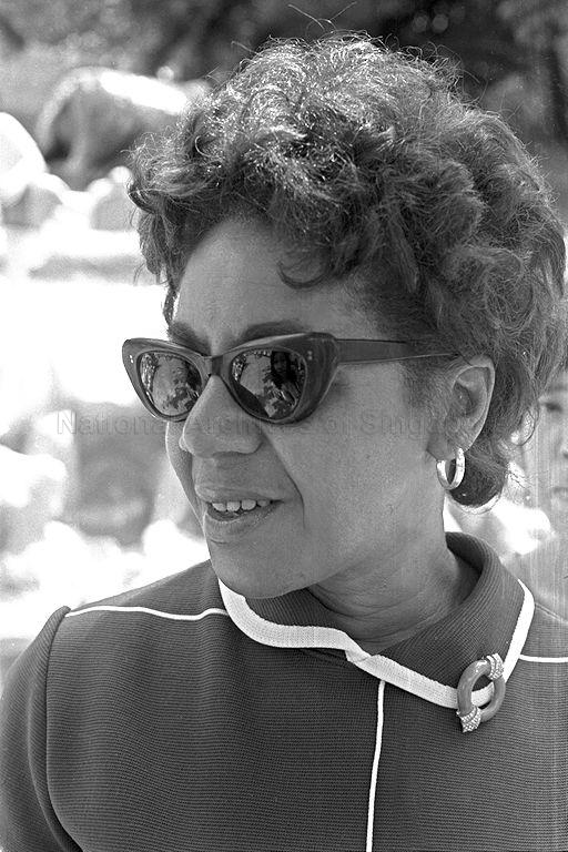 Mrs Errol Barrow, wife of Prime Minister of Barbados, touring Tiger Balm Gardens together with spouses of Commonwealth delegates. The delegates are in Singapore to attend the Commonwealth Heads of Government Meeting (CHOGM).