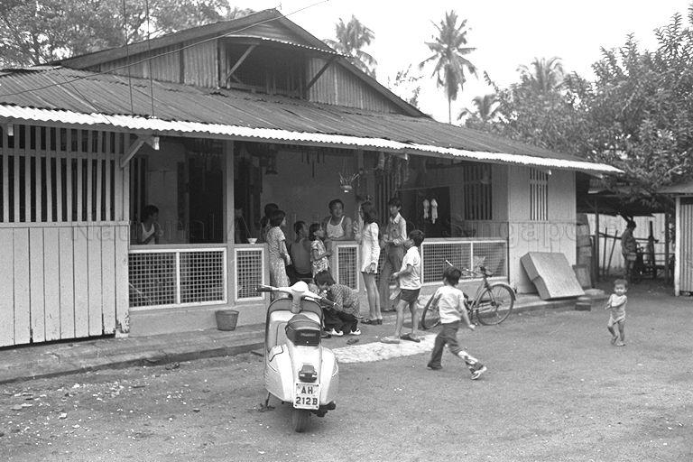 31 people living in this attap house at Lorong 27 Geylang. The occupants come from a Cantonese clan.