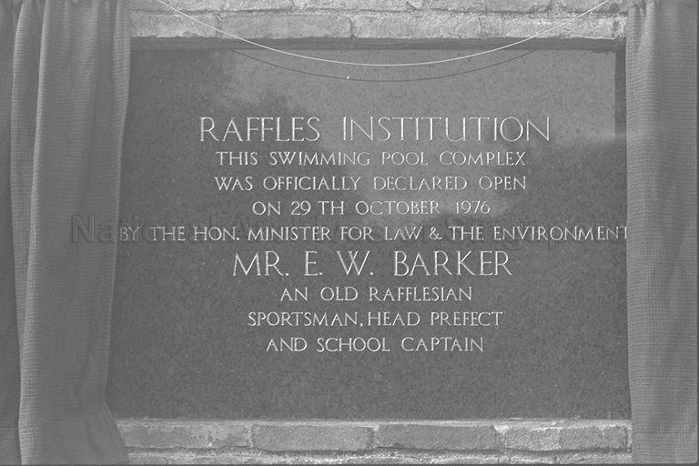 PLAQUE TO COMMEMORATE THE OPENING OF THE RAFFLES INSTITUTION
